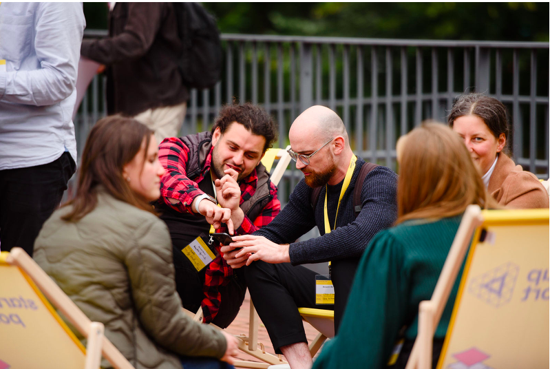 Impressionen vom Startup Port Community Day 2022: Menschen im Gespräch