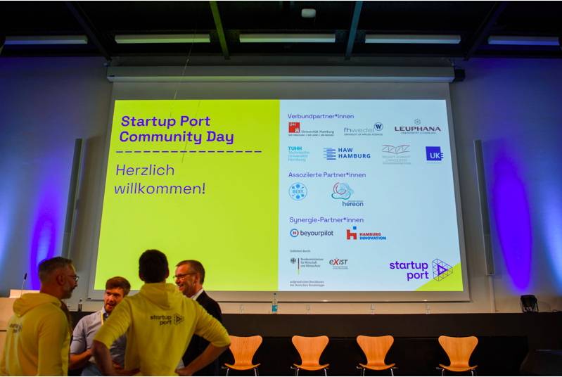 Impressionen vom Startup Port Community Day 2022: Menschen im Gespräch